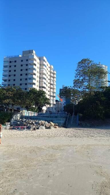 גוארויה Apto Praia Do Tombo מראה חיצוני תמונה